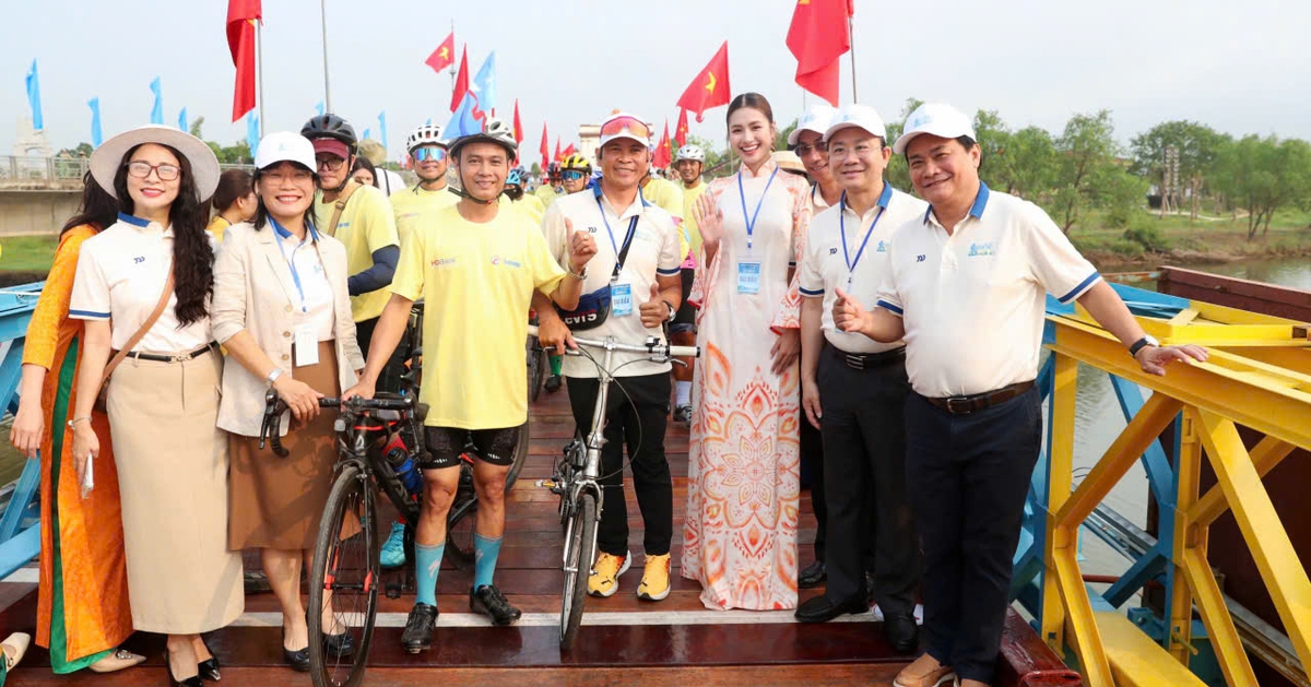 Ngàn người hội tụ vùng đất thép Quảng Trị đạp xe vì hòa bình