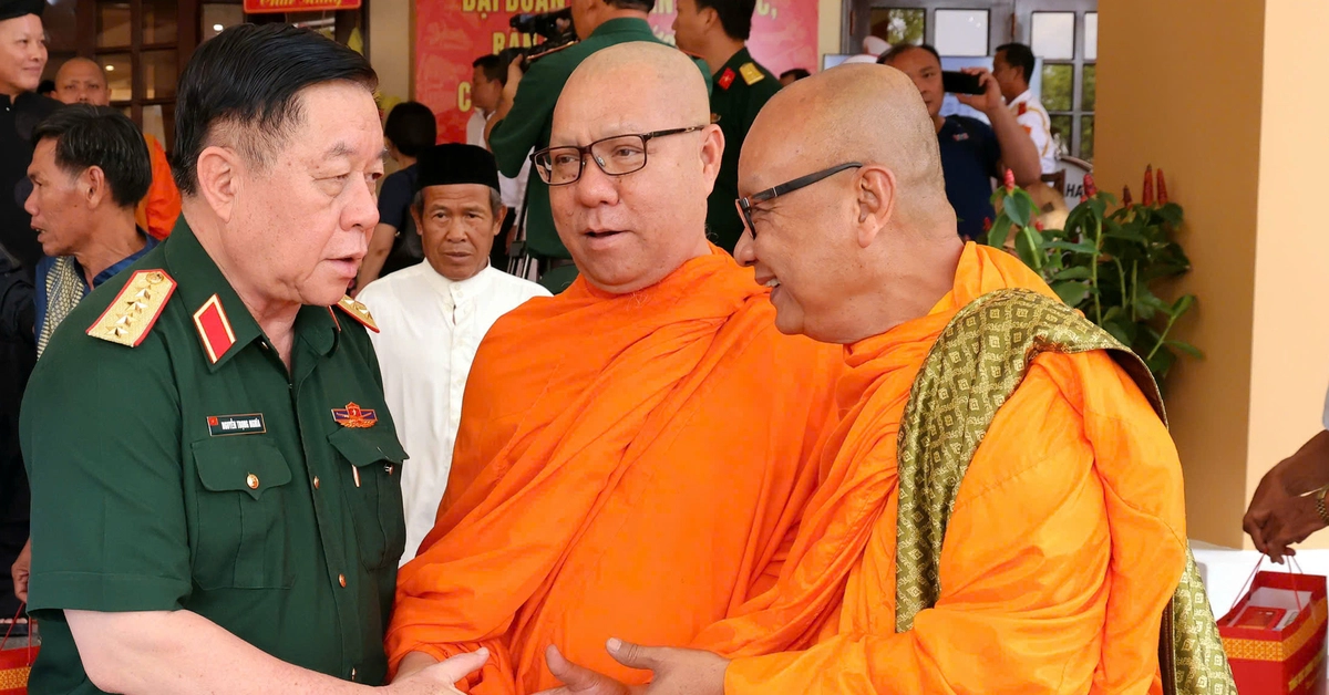 Đại tướng Nguyễn Trọng Nghĩa gặp mặt trưởng khu, trưởng ấp vùng Nam Bộ