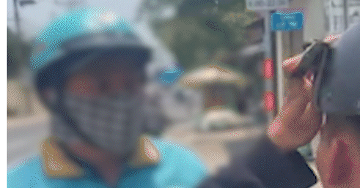 Công an mời tài xế xe ôm công nghệ cầm 'gậy 3 khúc' đánh người đi đường lên trụ sở làm việc