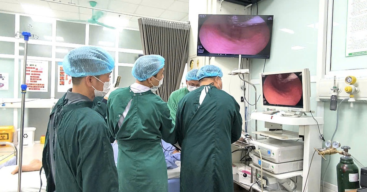 Bị teo thực quản sau điều trị nấm, người phụ nữ chỉ ăn được cháo loãng suốt 10 năm