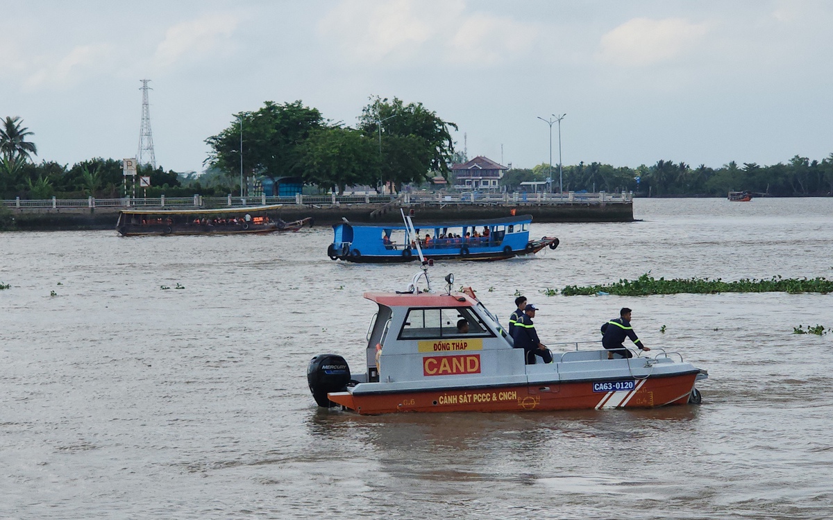 Hai người đàn ông té xuống sông Tiền mất tích sau khi dự tiệc sinh nhật trên tàu du lịch