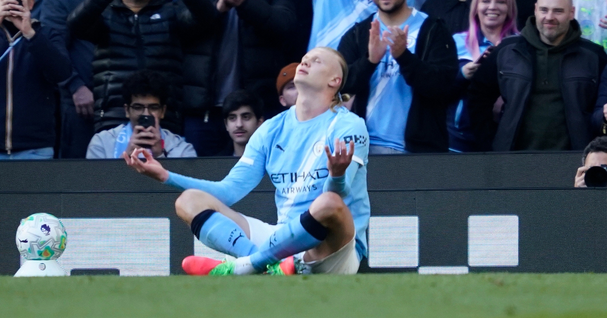 Gục ngã ở Etihad, Arsenal chỉ còn hơn Man City 3 điểm