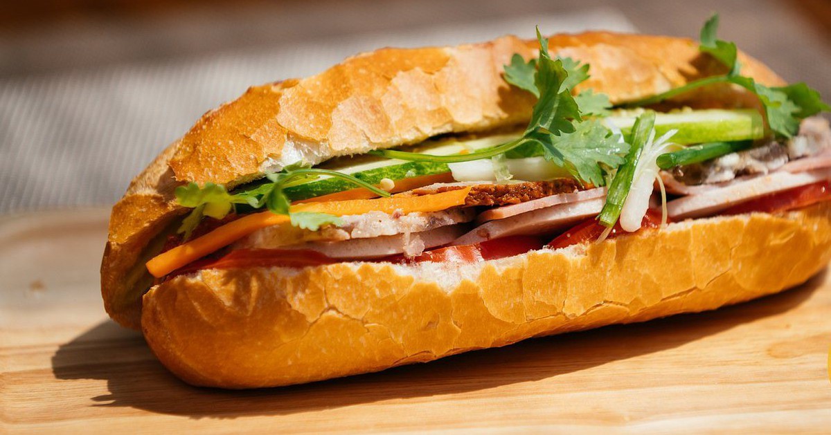 20 người nghi ngộ độc sau khi ăn bánh mì: Bộ Y tế yêu cầu khẩn trương lấy mẫu, xử lý vi phạm