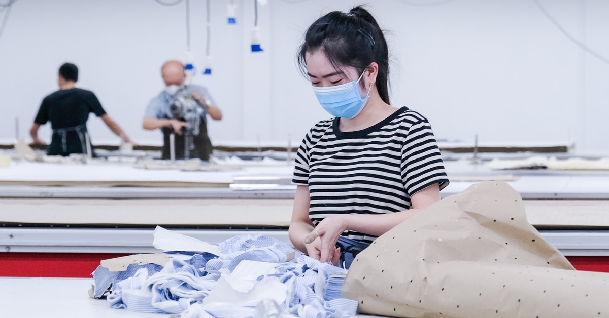 Đề xuất điều chỉnh lương tối thiểu để theo kịp giá xăng, điện, nước