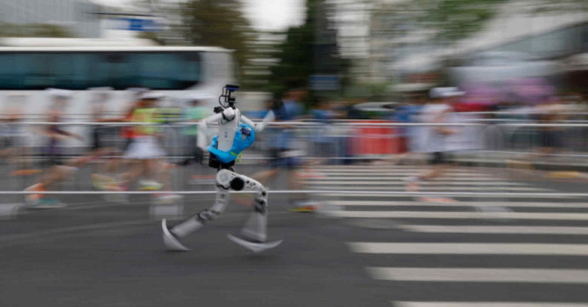 Nhiều robot Trung Quốc phá sâu kỷ lục chạy bán marathon của con người
