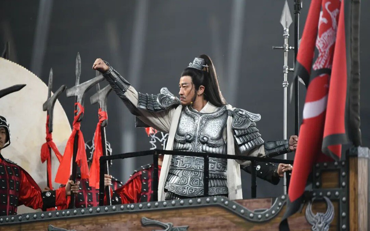 Đội bóng Trung Quốc thắng trận nhờ... mời Hạng Vũ xuất trận