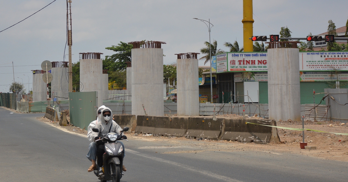 Cầu vượt quốc lộ 1 nối vào cao tốc Phan Thiết - Dầu Giây lại lỗi hẹn