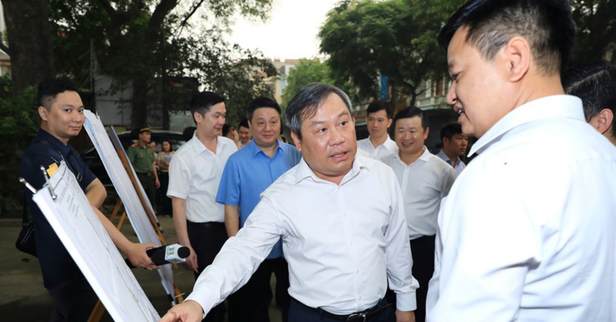 Chủ tịch Hà Nội chỉ đạo kết hợp hạ ngầm điện khi làm đường, tránh đào lên làm lại gây lãng phí