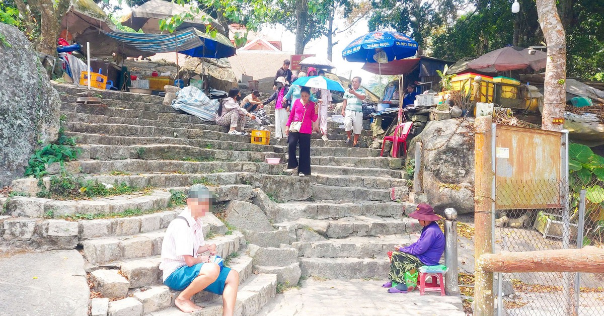 Cần chấn chỉnh ‘nạn xin tiền’ trên núi Cấm để phát triển du lịch