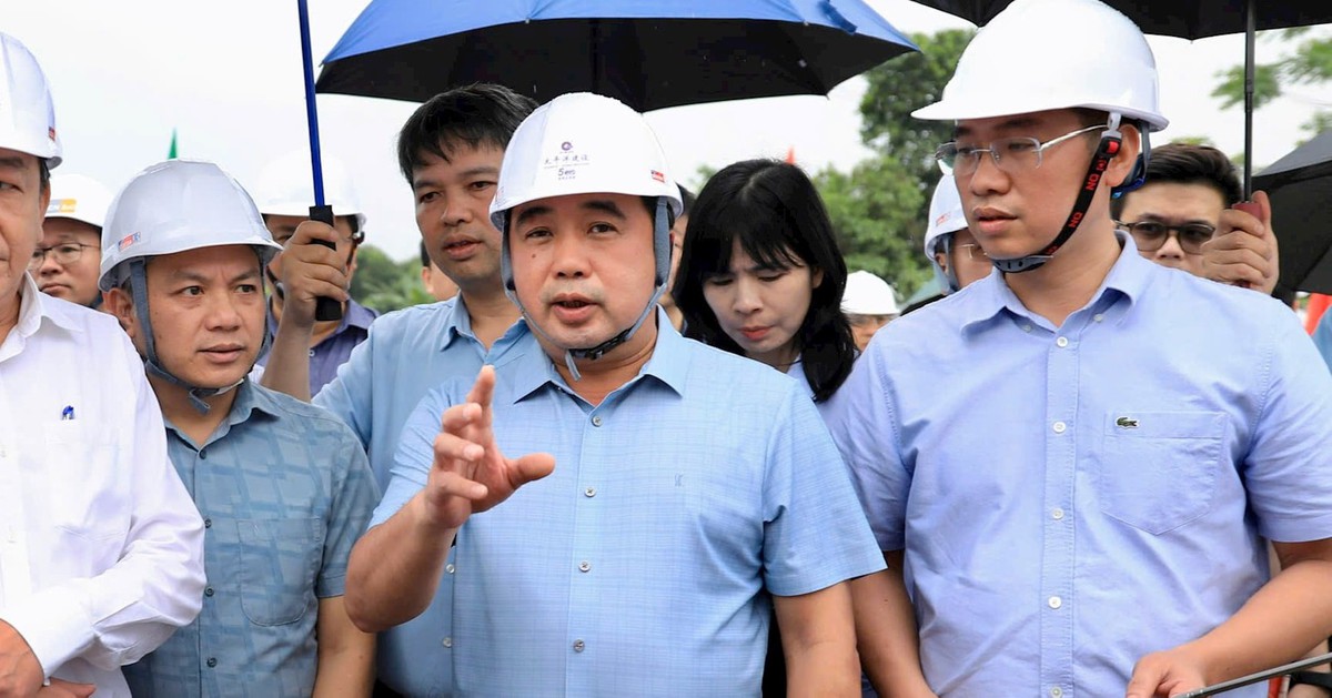 Bí thư Hà Nội thị sát dự án cầu Ngọc Hồi, yêu cầu 'không đánh đổi độ bền công trình để lấy tiến độ'