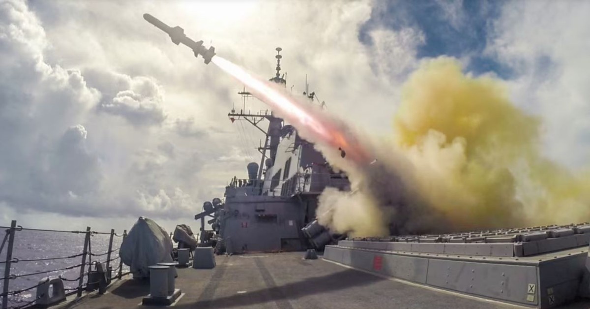 Trung Đông NÓNG: Tàu khu trục Mỹ nổ súng, bắt giữ tàu chở hàng Iran; Tehran thề sẽ trả đũa