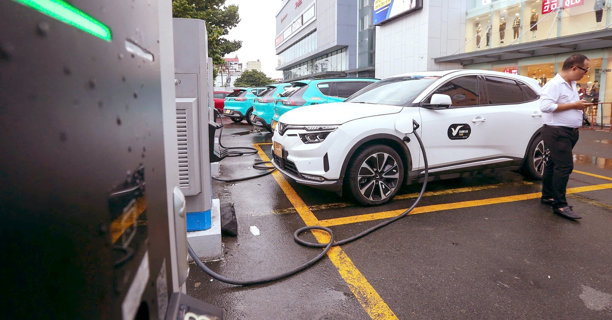 Bếp điện, xe điện ngày càng được lòng người dân đô thị