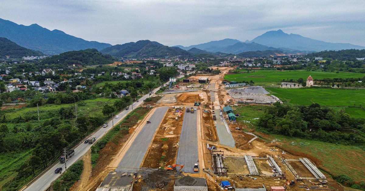 Công trường đại lộ Thăng Long rộng tới 180m và tuyến metro trị giá hơn 65.000 tỉ phía tây Hà Nội