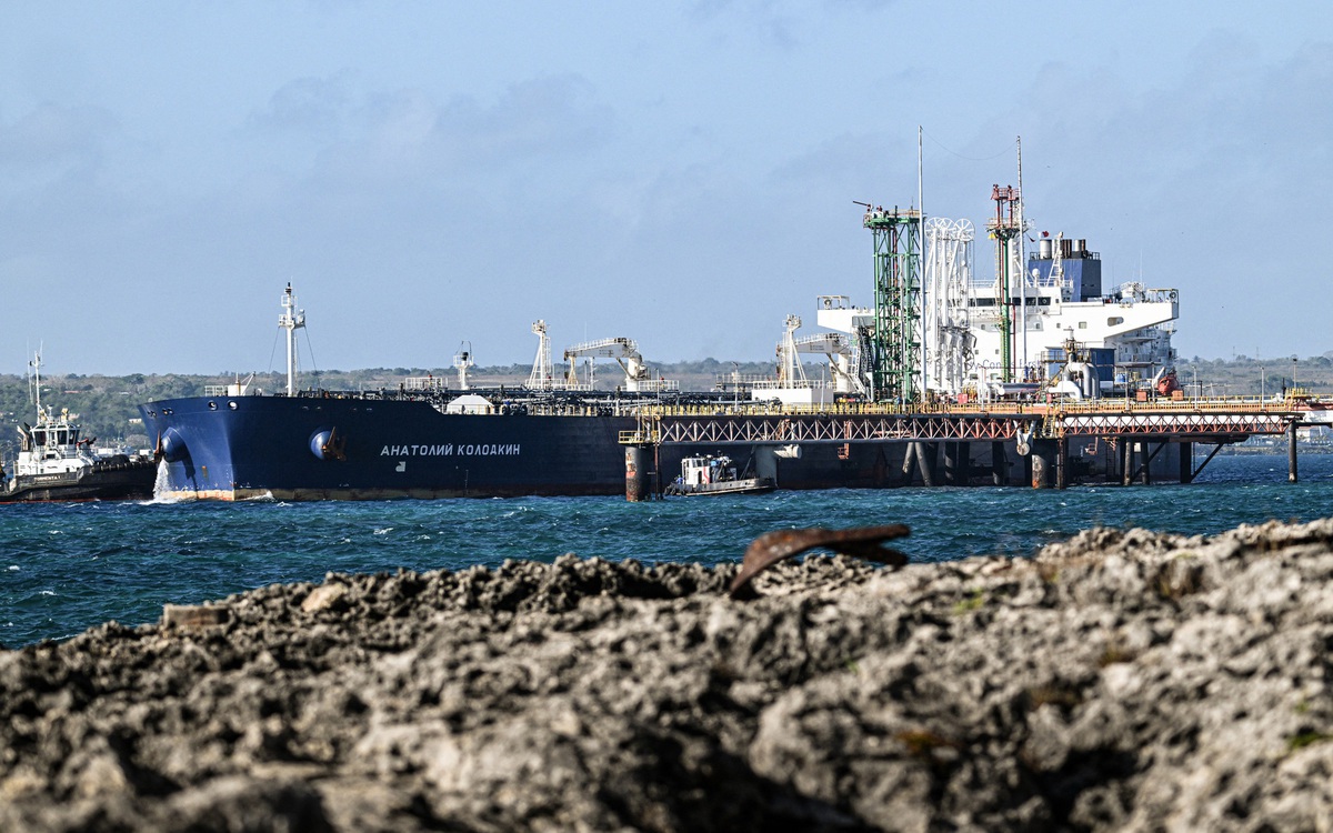 Matxcơva khẳng định không bỏ mặc Cuba, chuẩn bị gửi tàu dầu thứ hai