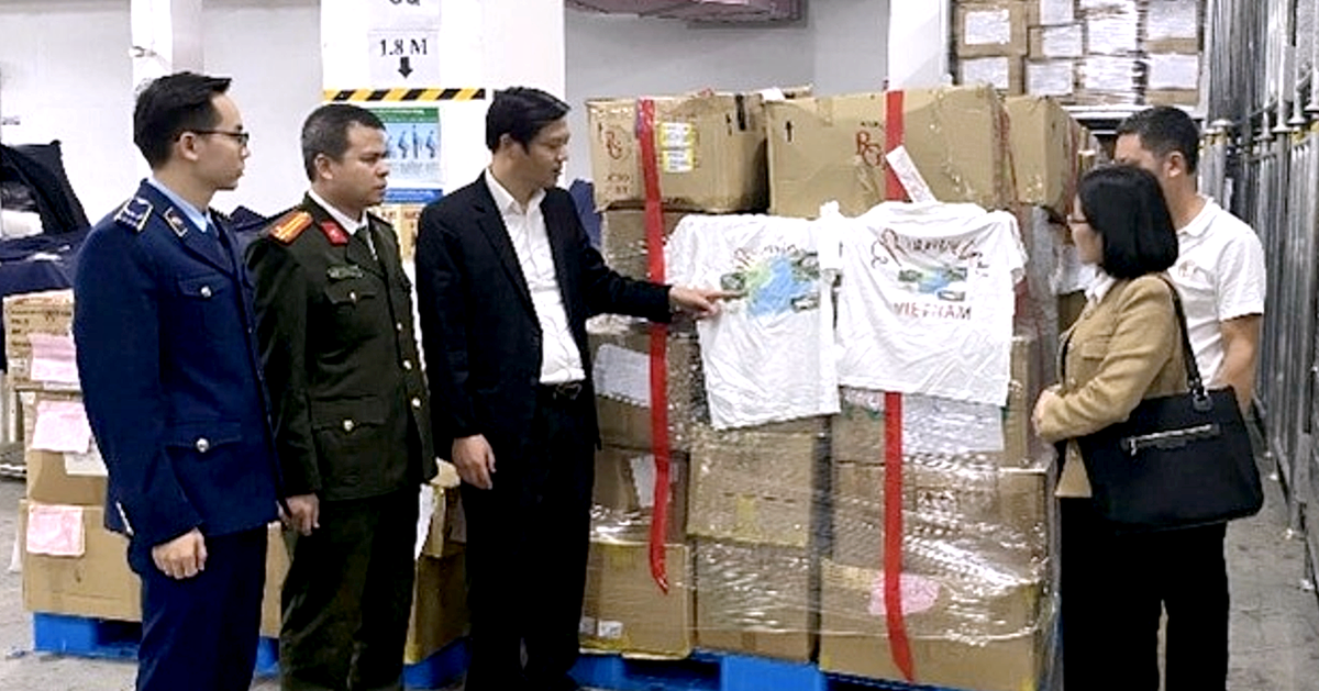 Phạt doanh nghiệp in hàng ngàn áo phông thiếu Hoàng Sa, Trường Sa