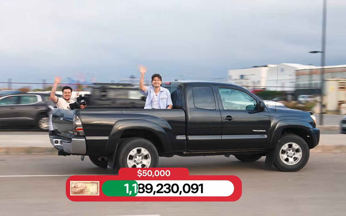 Làm tỉ phú ngắn hạn với 5 tỉ tiền rẻ nhất, ở biệt thự, du thuyền, mua xe Toyota