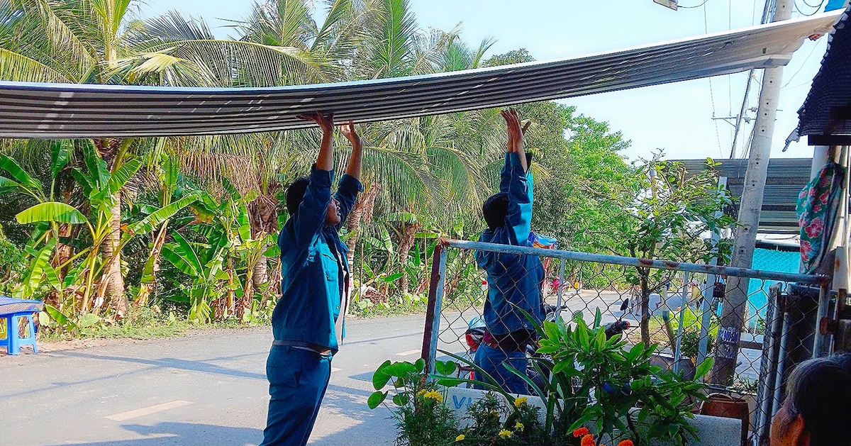 Mưa lớn kèm dông lốc làm tốc mái 47 căn nhà ở Đồng Tháp