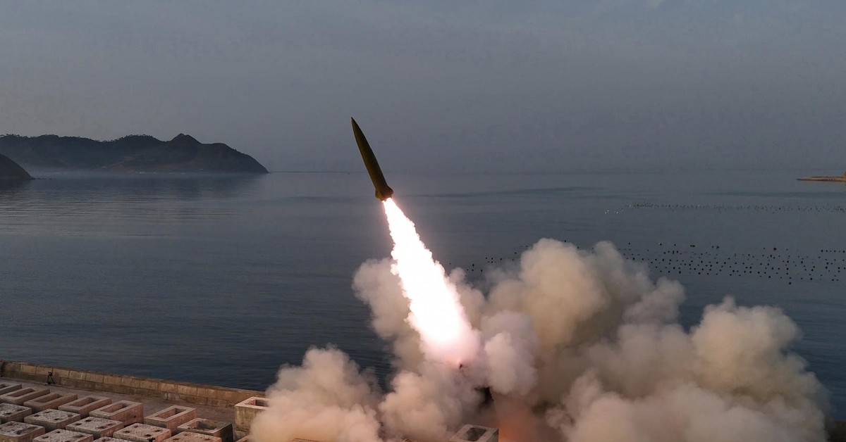 Triều Tiên lần đầu công bố hình ảnh thử bom chùm, tên lửa có thể vươn tới Seoul