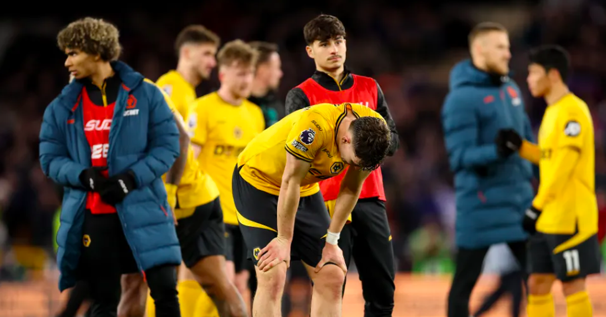 Xác định đội đầu tiên xuống hạng tại Premier League