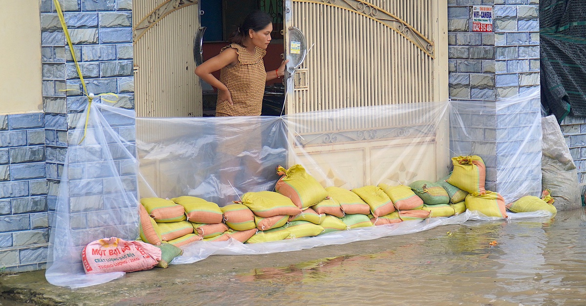 Đóng cống ngăn mặn, cảnh báo người dân Mỹ Tho phòng ngừa nước ngoài cống dâng cao