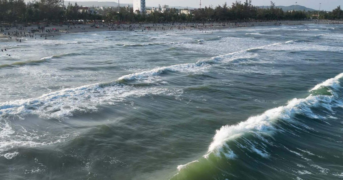 Thả phao ở bãi biển Mỹ Khê, khoanh vùng tắm an toàn