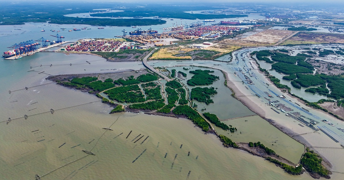 Flycam trên cù lao Phú Long ngắm toàn cảnh vị trí xây cảng container Cái Mép Hạ 50.200 tỉ đồng