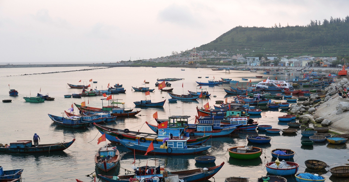 Tắm biển ở Lý Sơn, hai học sinh đuối nước, một em tử vong
