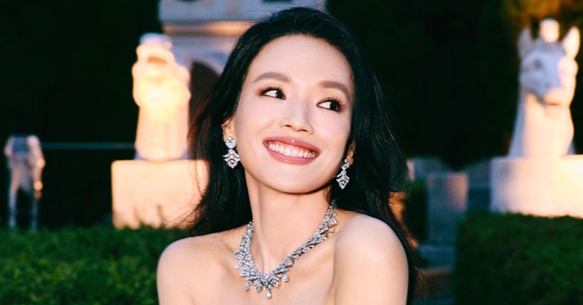 Thời trang hút ống kính của Thư Kỳ, nhan sắc như bị thời gian bỏ quên