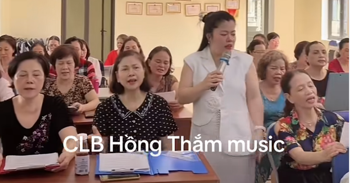 Cha mẹ ông bà 'thi nhau' học hát, cộng đồng con cháu trầm trồ vui nhộn