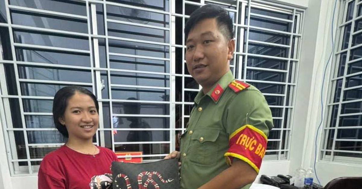 Nhặt được túi xách hơn 200 triệu, học sinh lớp 8 ở Long An nhờ công an trả lại người đánh rơi