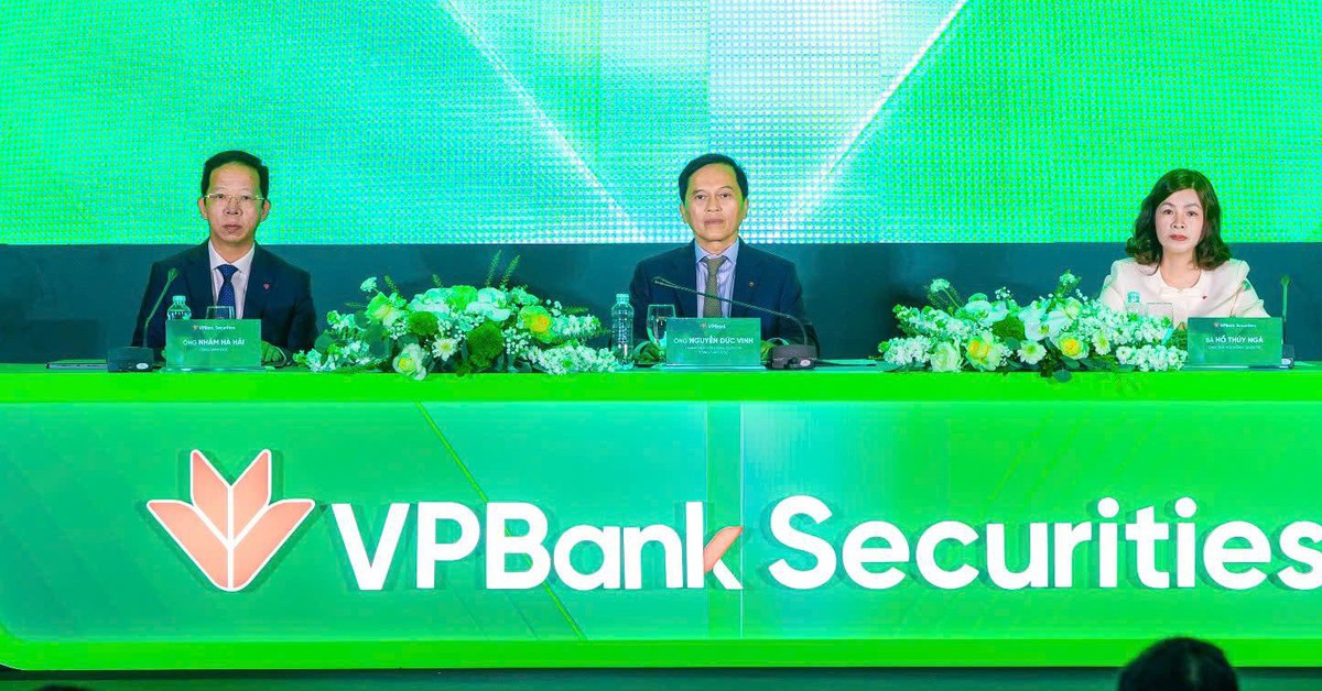 Sếp VPBankS nói về giá cổ phiếu giảm sau IPO, khẳng định có 'sức' cho vay thêm 30.000 tỉ