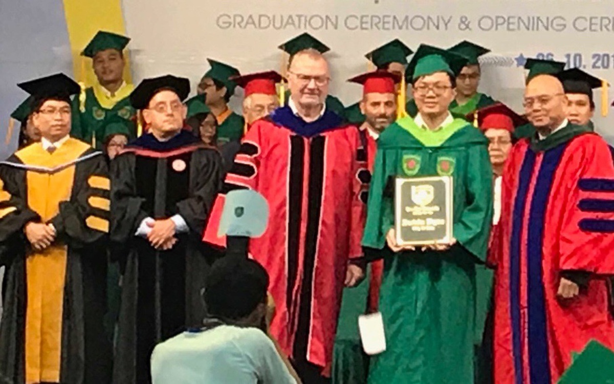 Từ giảng đường Tân Tạo đến bệnh viện Mỹ: Hành trình hơn 10 năm của một bác sĩ trẻ Việt Nam