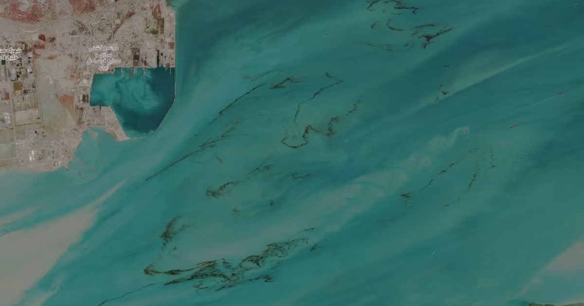 Hệ quả chiến sự Iran: Loạt ảnh tràn dầu diện rộng nhìn thấy rõ từ không gian