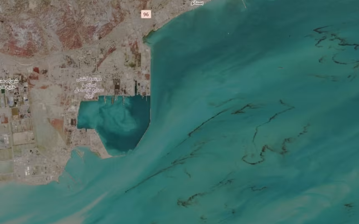 Consequences of the war in Iran: A series of photos of large-scale oil spills clearly visible from space