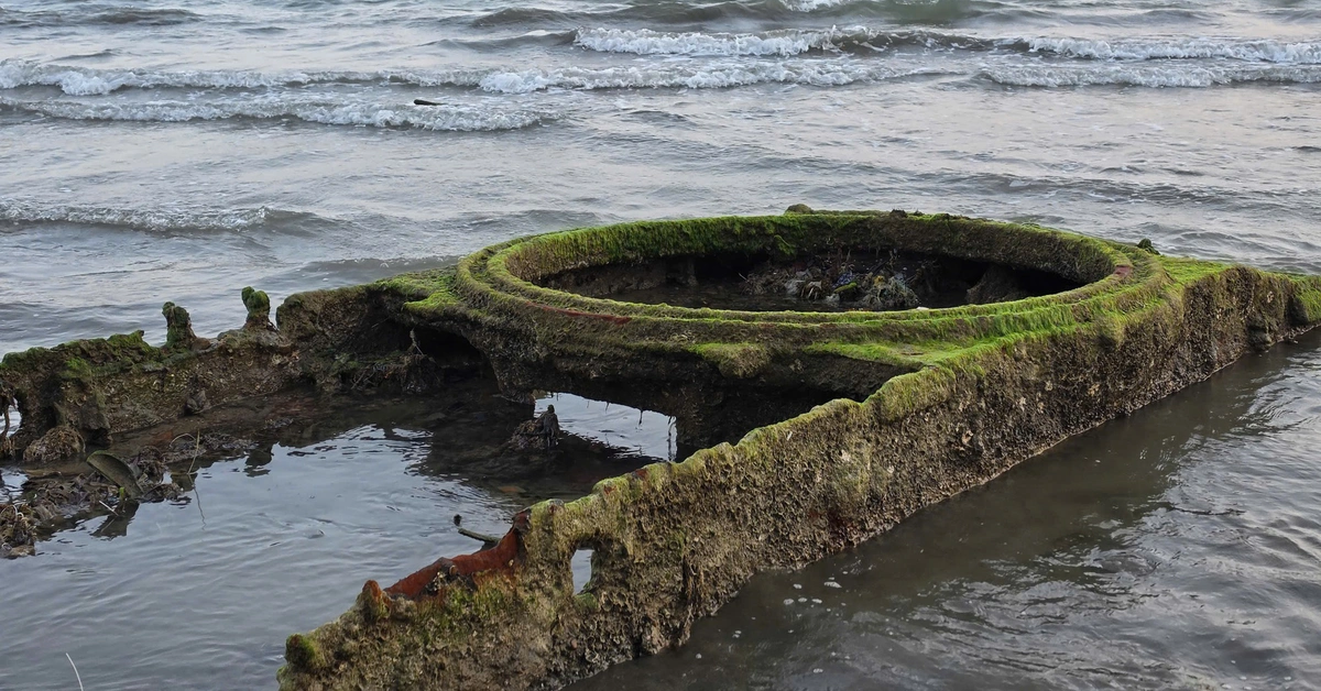 Xác minh thông tin 'xác xe tăng' nổi trên bãi biển Quy Nhơn