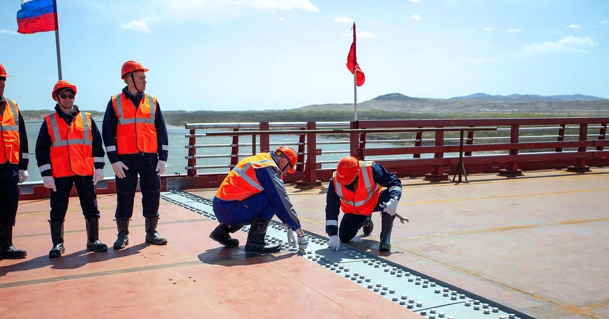 Nga và Triều Tiên hợp long cầu đường bộ đầu tiên nối liền hai nước