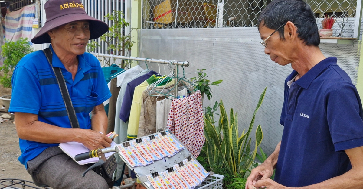 Đừng dồn rủi ro cho người bán vé số dạo