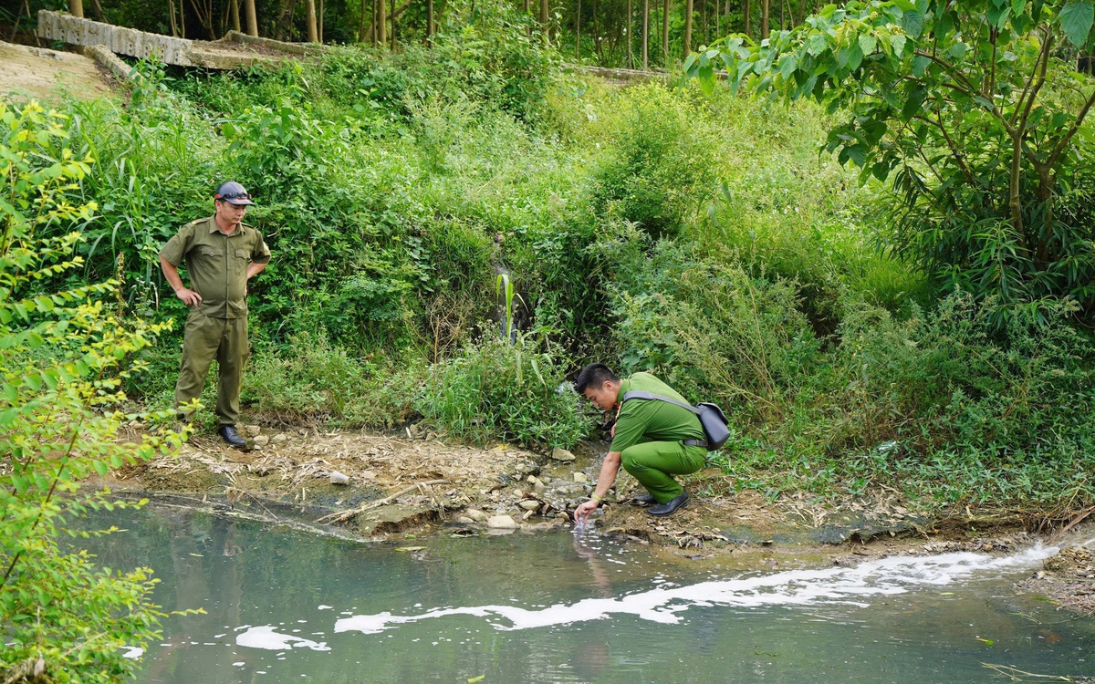 Công an vào cuộc vụ nước giếng đổi sang màu tím ở Thanh Hóa