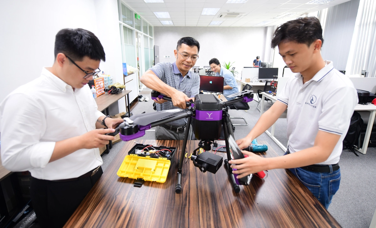 Gỡ nút thắt thể chế, đầu tư công nghệ