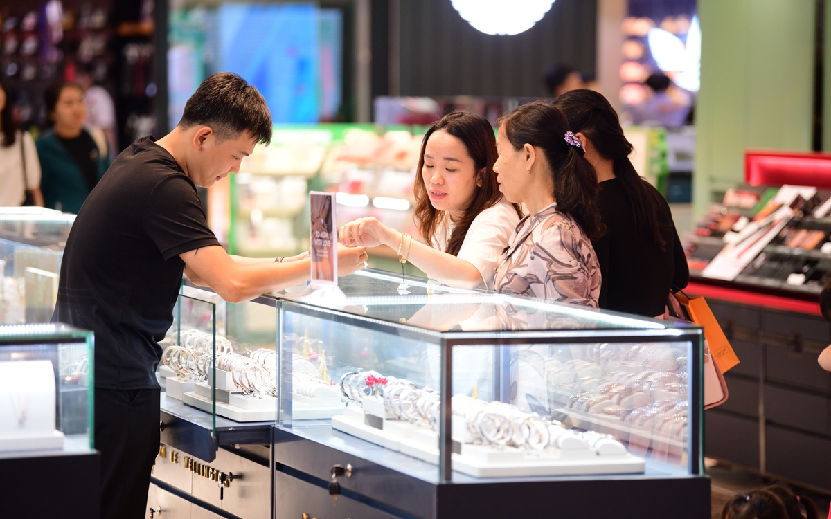 Vietnam has become the second largest economy in Southeast Asia, surpassing Thailand in GDP by purchasing power