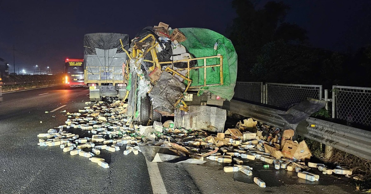 Xe tải tông xe đầu kéo đang dừng ở làn khẩn cấp làm 1 người chết, Cục CSGT phát cảnh báo