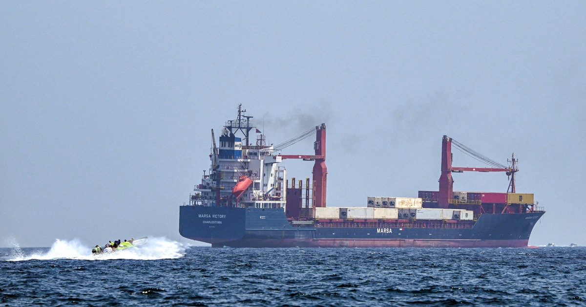 Iran nã pháo vào tàu container gần eo biển Hormuz