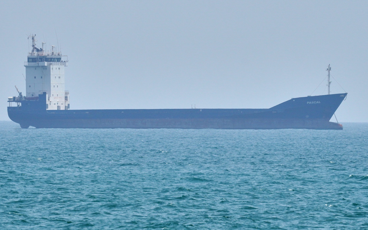 Iran tuyên bố bắt giữ 2 tàu cố vượt qua eo biển Hormuz