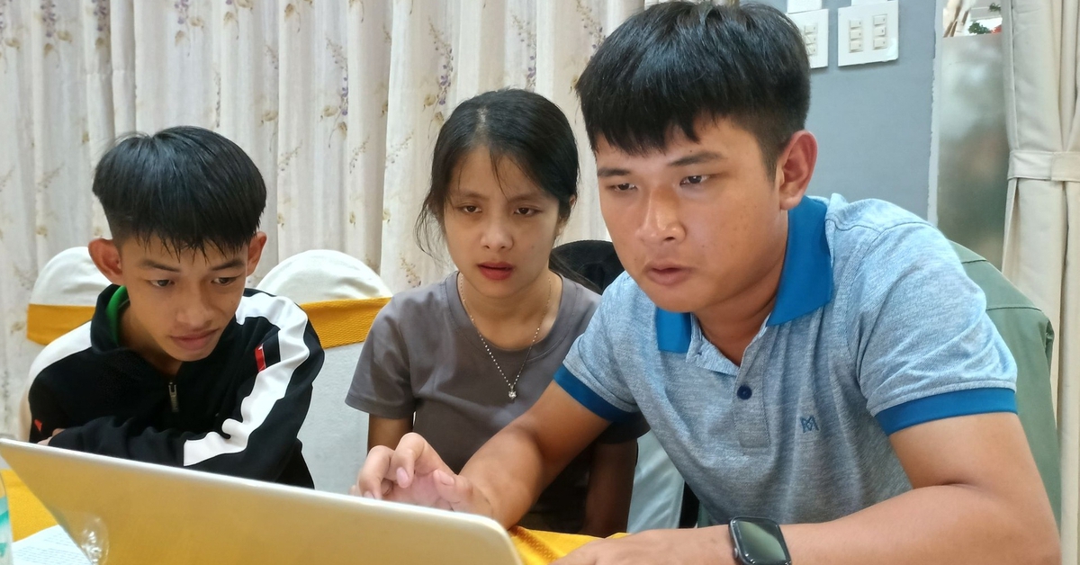 Từng bỏ học vì bị coi là 'kẻ khùng', thành chàng trai giúp nghề cho người khuyết tật khác