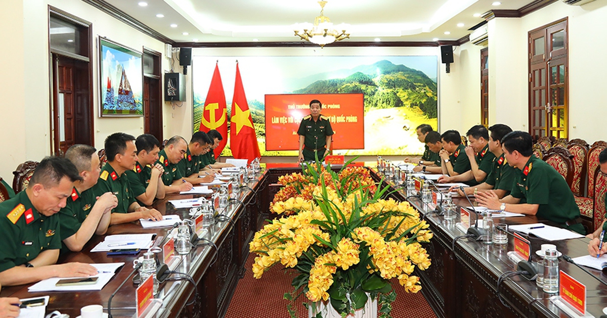 Thượng tướng Nguyễn Văn Gấu làm việc với Cục Điều tra hình sự Bộ Quốc phòng