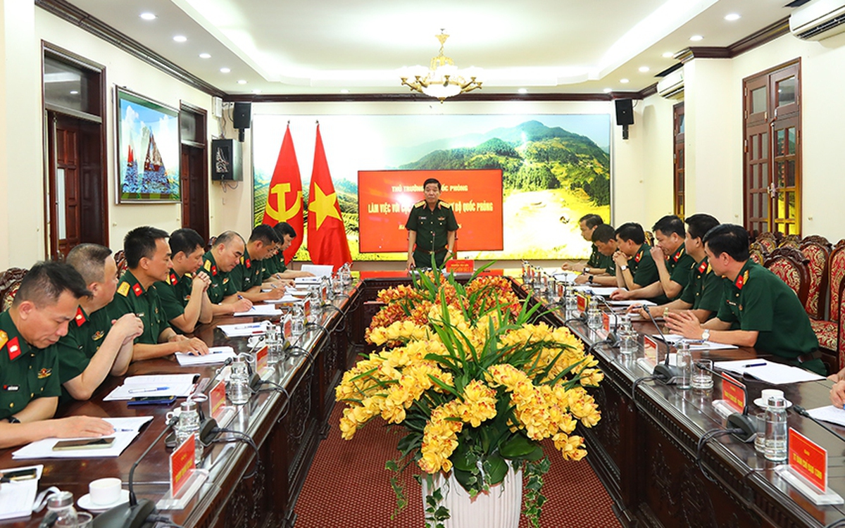 Thượng tướng Nguyễn Văn Gấu làm việc với Cục Điều tra hình sự Bộ Quốc phòng