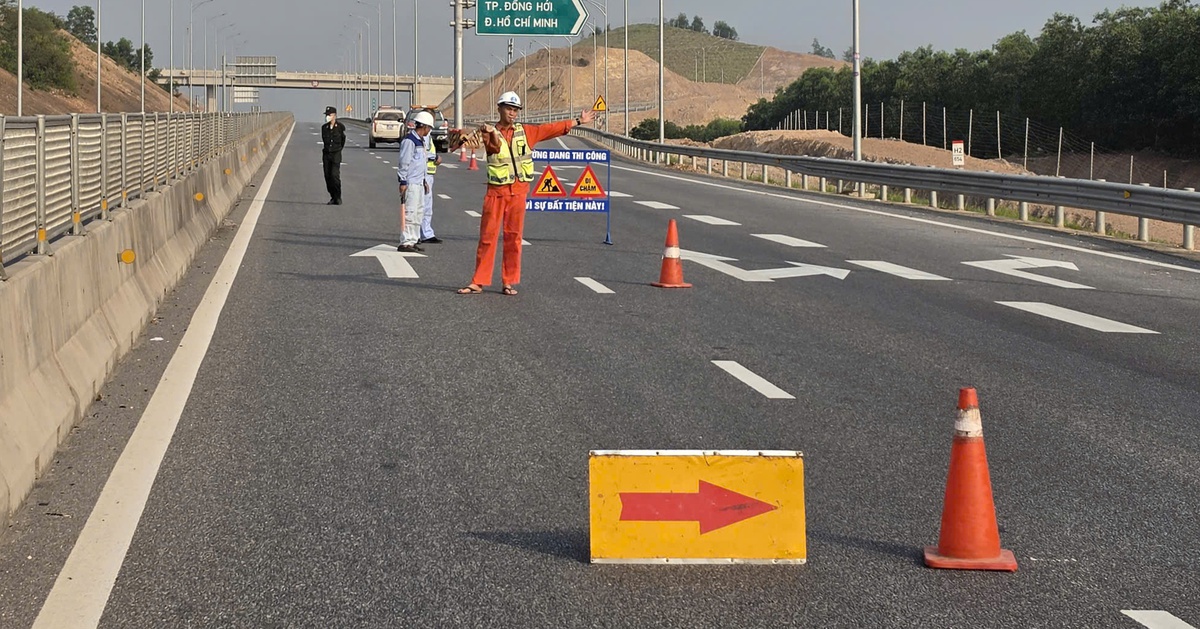 Tạm đóng từng đoạn cao tốc từ Vũng Áng - Cam Lộ để lắp giá long môn phục vụ thu phí