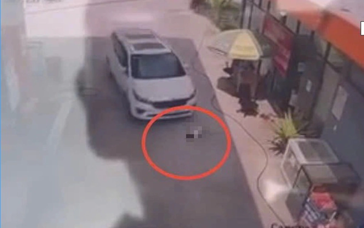 Điều tra vụ bé gái 2 tuổi bị ô tô cán chết tại cây xăng ở TP.HCM