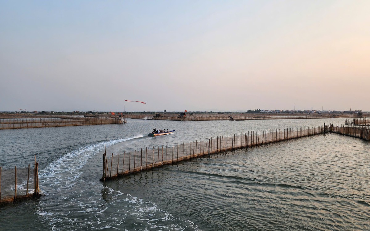 Sunny Days: Visit Dam Chuon Lagoon for a Refreshing, Vast Atmosphere
