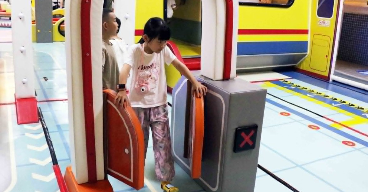 Dạy trẻ đi metro từ... bảo tàng